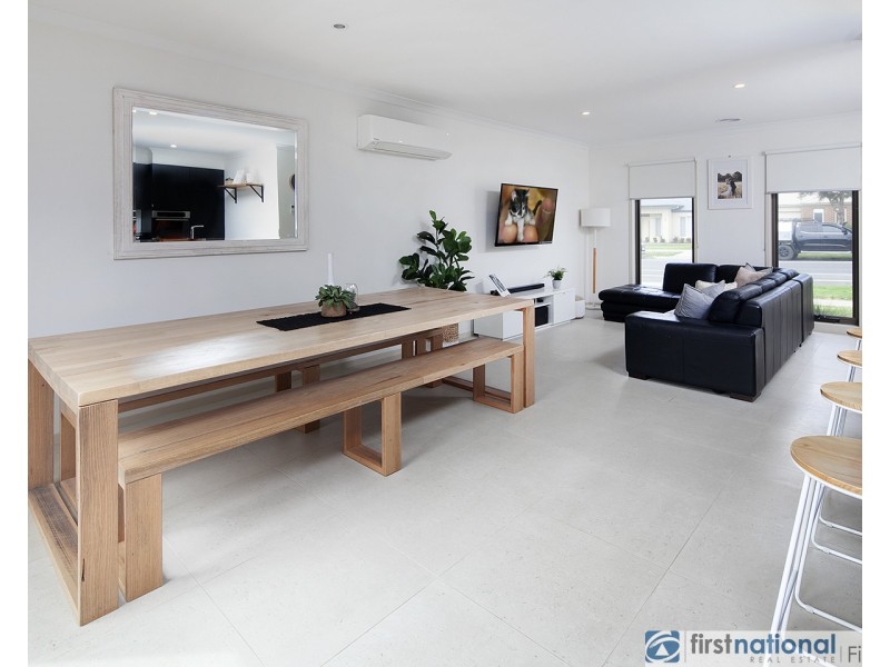39 Hayton Park Boulevard, Cranbourne West VIC 3977