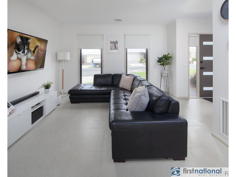 39 Hayton Park Boulevard, Cranbourne West VIC 3977