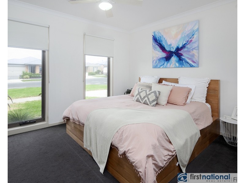 39 Hayton Park Boulevard, Cranbourne West VIC 3977