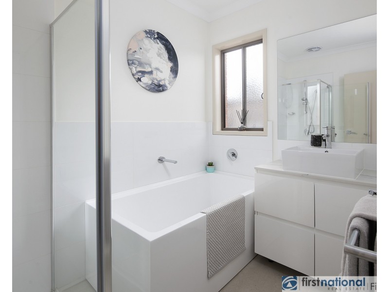 39 Hayton Park Boulevard, Cranbourne West VIC 3977