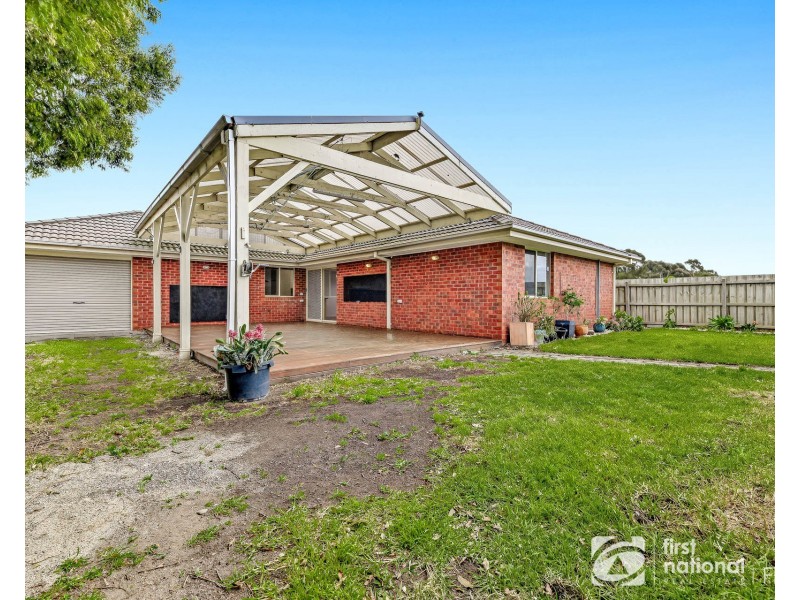 24 Middleham Close, Cranbourne West VIC 3977