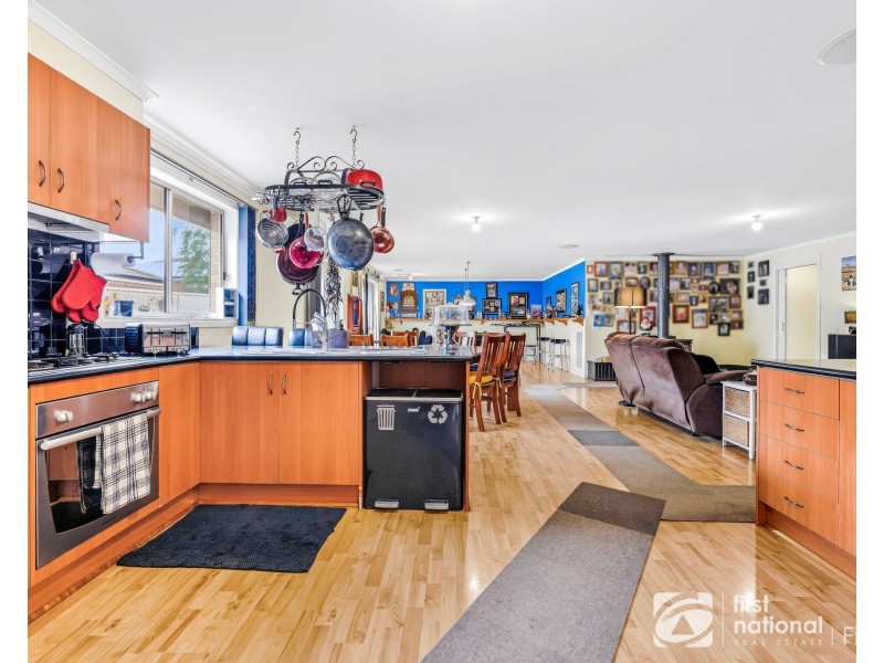 14 Stone Hill Circuit, Cranbourne East VIC 3977