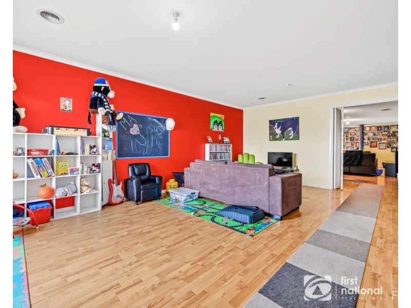 14 Stone Hill Circuit, Cranbourne East VIC 3977