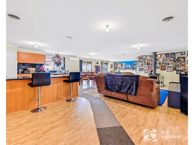 14 Stone Hill Circuit, Cranbourne East VIC 3977