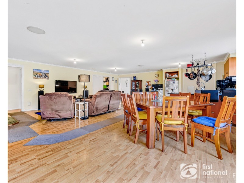 14 Stone Hill Circuit, Cranbourne East VIC 3977