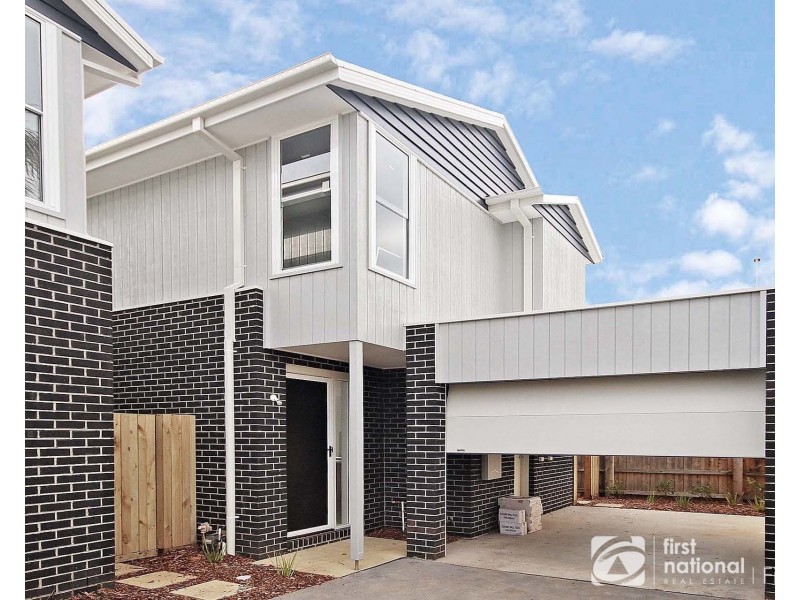 3/2 Mundaring Drive, Cranbourne VIC 3977