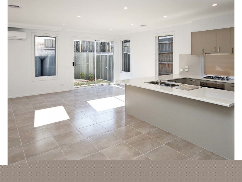 3/2 Mundaring Drive, Cranbourne VIC 3977
