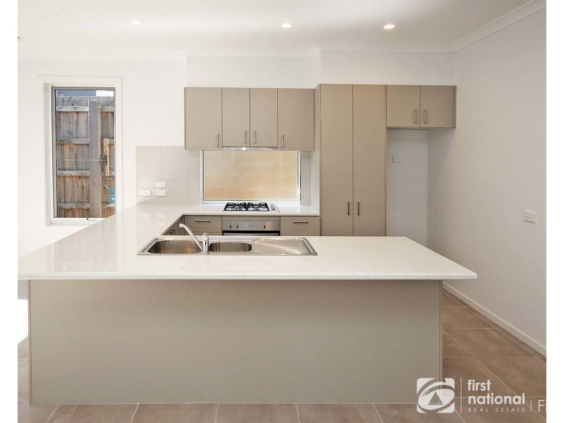 3/2 Mundaring Drive, Cranbourne VIC 3977