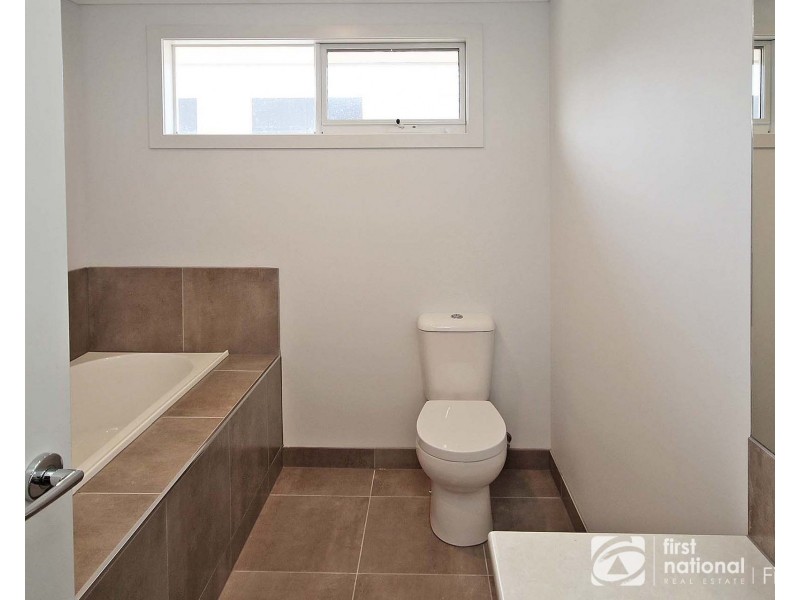 3/2 Mundaring Drive, Cranbourne VIC 3977