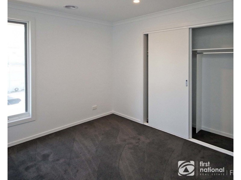 3/2 Mundaring Drive, Cranbourne VIC 3977