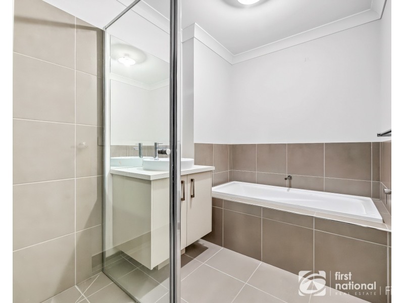 10 Ezra Crescent, Officer VIC 3809