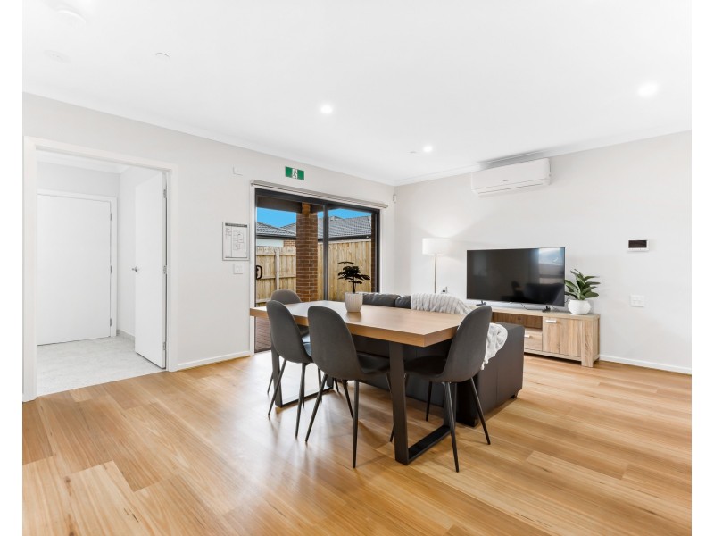 10 Wheatsheaf Road, Wyndham Vale VIC 3024