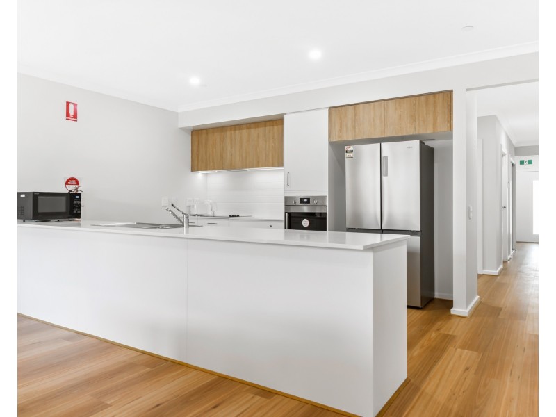 10 Wheatsheaf Road, Wyndham Vale VIC 3024