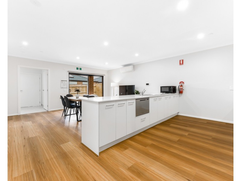 10 Wheatsheaf Road, Wyndham Vale VIC 3024