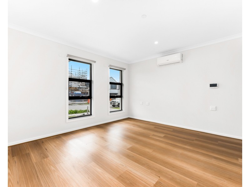10 Wheatsheaf Road, Wyndham Vale VIC 3024
