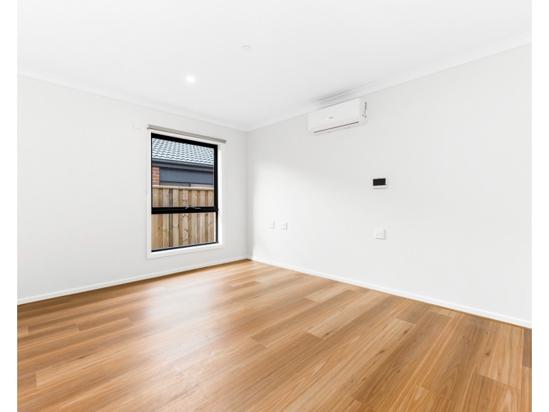10 Wheatsheaf Road, Wyndham Vale VIC 3024