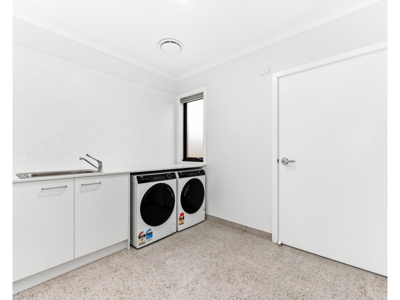 10 Wheatsheaf Road, Wyndham Vale VIC 3024