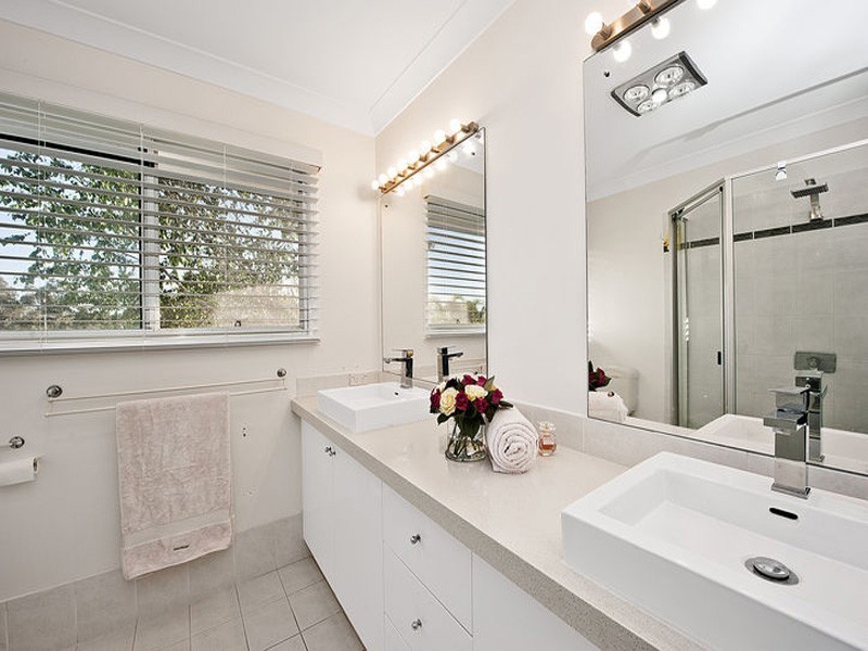 16 Hoop Pine Place, Bridgeman Downs QLD 4035