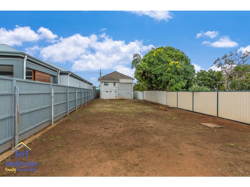 1 Frank Street, Scarborough QLD 4020