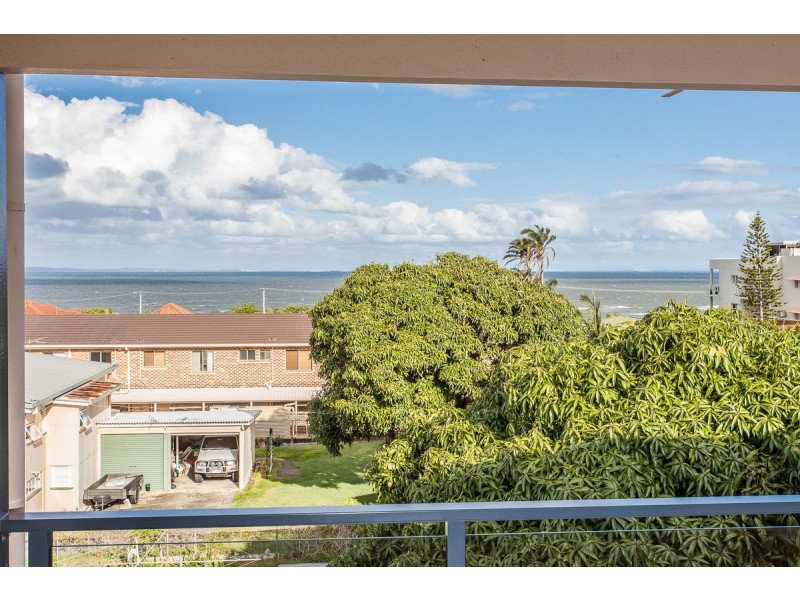 2/11 Georgina Street, Woody Point QLD 4019