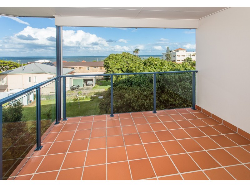 2/11 Georgina Street, Woody Point QLD 4019