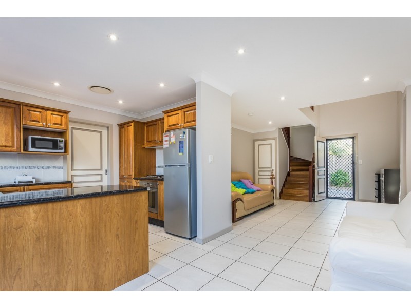 2/11 Georgina Street, Woody Point QLD 4019