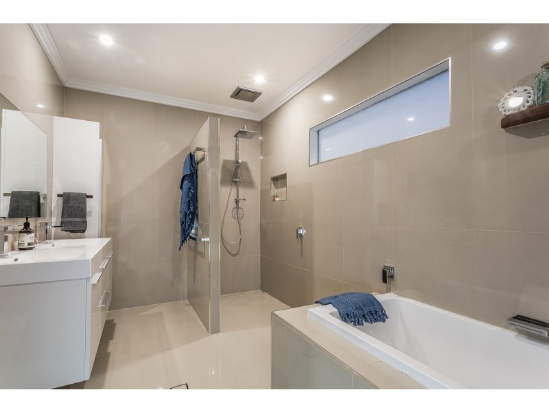 5 Twenty Third Avenue, Brighton QLD 4017