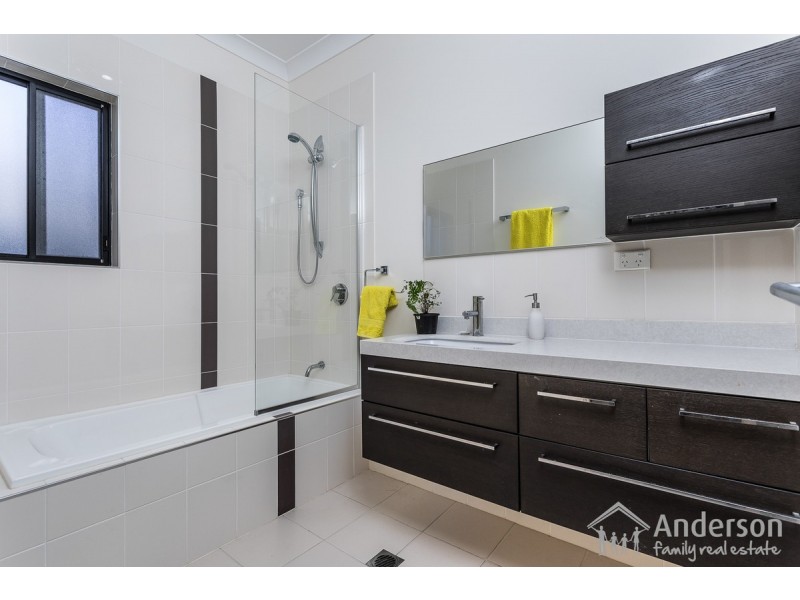 2/145 Northcote Street, Brighton QLD 4017