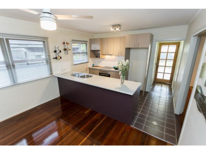 19 Campbell Street, Scarborough QLD 4020