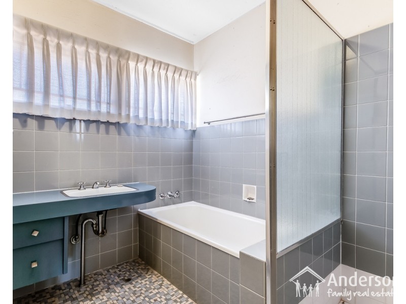 2 Skye Street, Kenmore QLD 4069