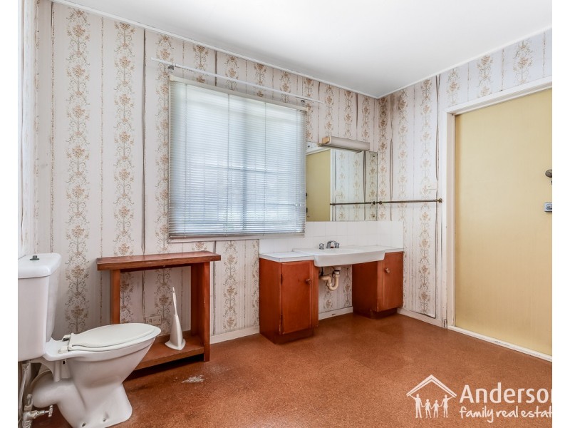 2 Skye Street, Kenmore QLD 4069