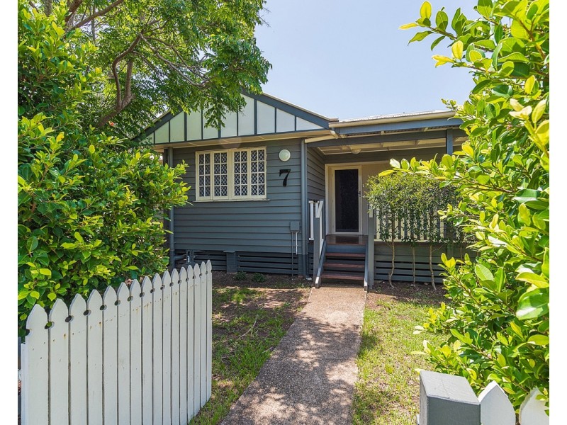 7 Brewer Street, Kallangur QLD 4503