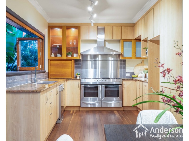 31 Swan Street, Shorncliffe QLD 4017