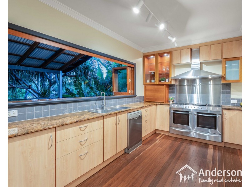 31 Swan Street, Shorncliffe QLD 4017