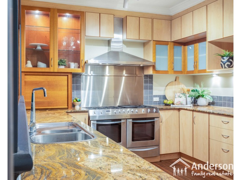 31 Swan Street, Shorncliffe QLD 4017