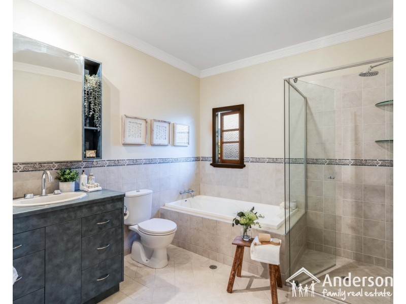 31 Swan Street, Shorncliffe QLD 4017