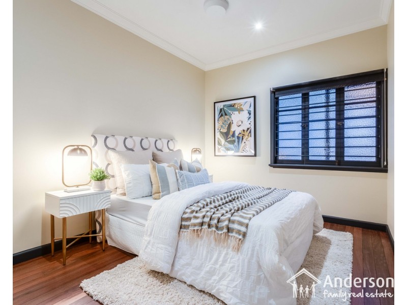 31 Swan Street, Shorncliffe QLD 4017