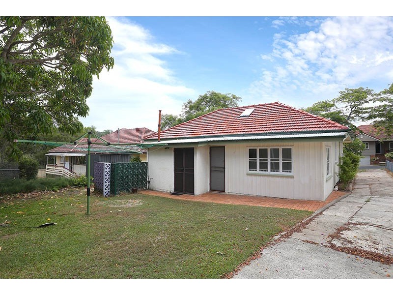 5 Barmore street, Tarragindi QLD 4121