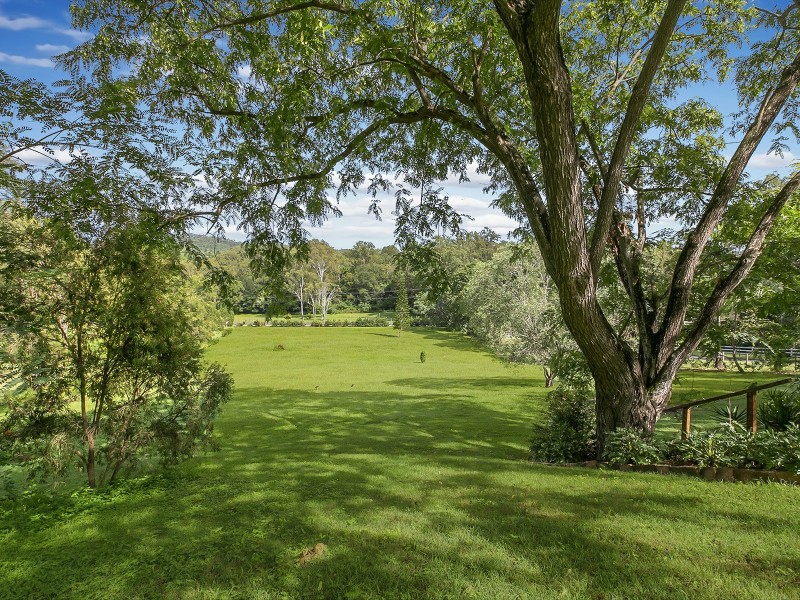 196 Greentrees Avenue, Kenmore Hills QLD 4069