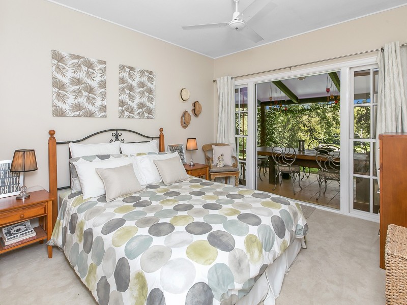 196 Greentrees Avenue, Kenmore Hills QLD 4069