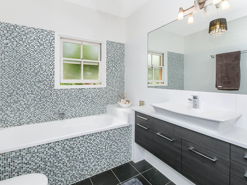 196 Greentrees Avenue, Kenmore Hills QLD 4069
