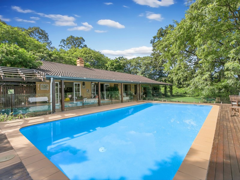 196 Greentrees Avenue, Kenmore Hills QLD 4069