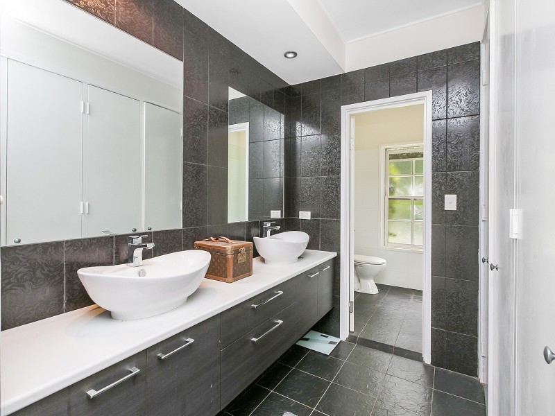 196 Greentrees Avenue, Kenmore Hills QLD 4069