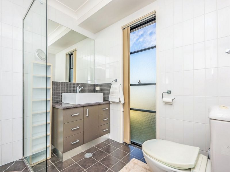 3 Arthur Terrace, Moggill QLD 4070