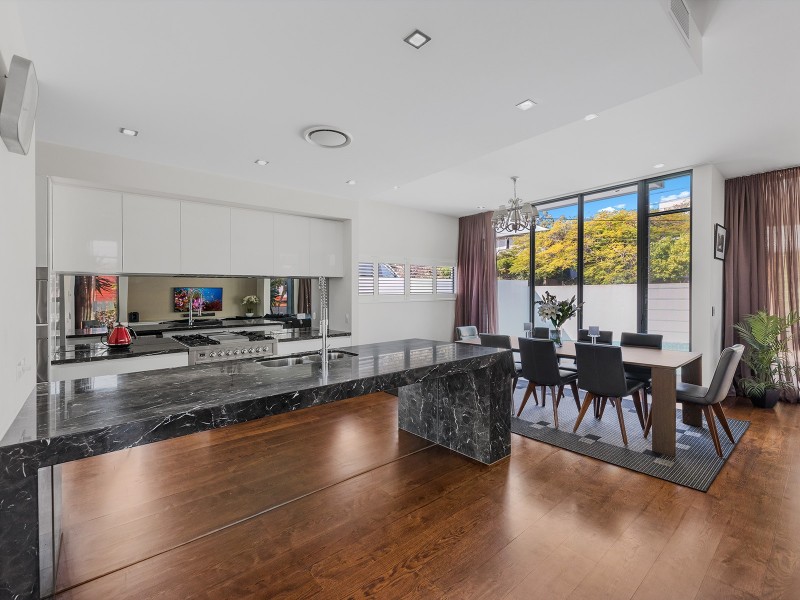 126 RYAN STREET, West End QLD 4101