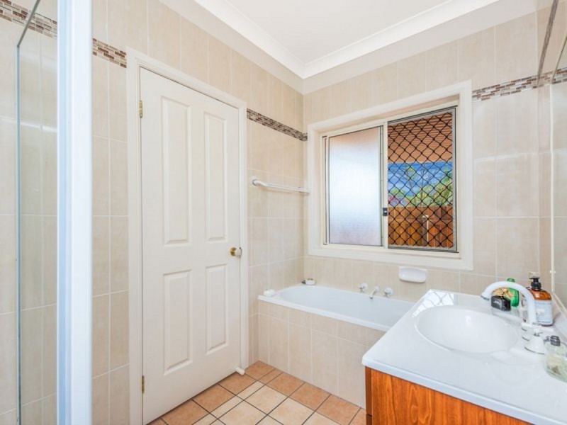 10 Simpson Way, Forest Lake QLD 4078