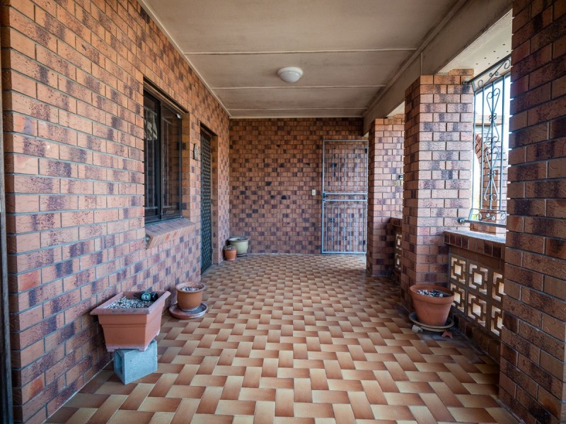 1221 Oxley Road, Oxley QLD 4075