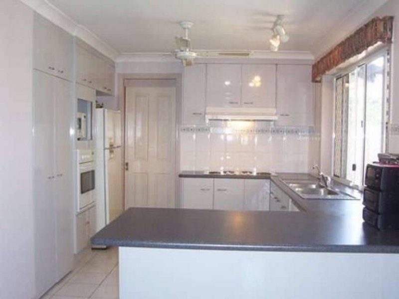 9 Swan Lake, Calamvale QLD 4116