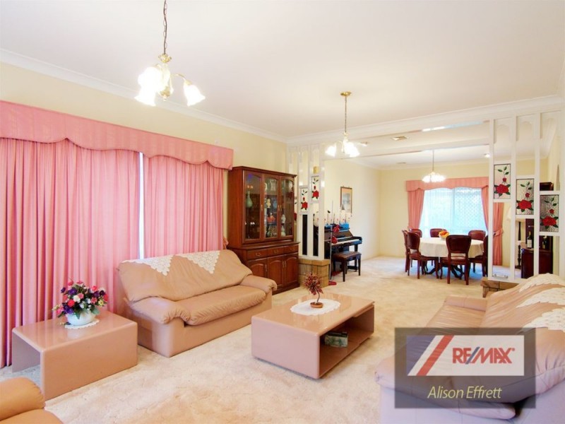 46 LINDFIELD Circuit, Robertson QLD 4109