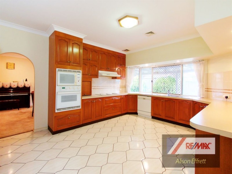 46 LINDFIELD Circuit, Robertson QLD 4109